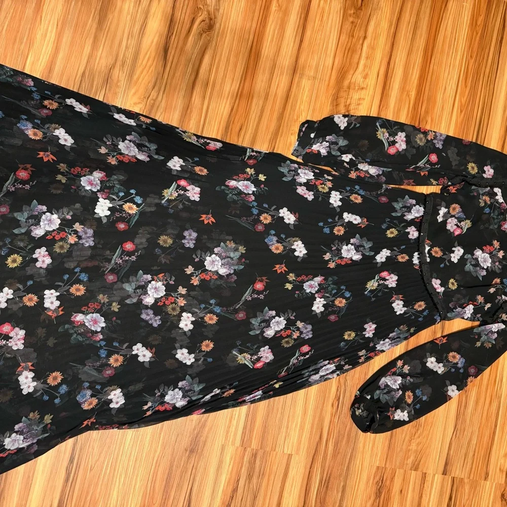 Title: White Knit Two-Piece Set - Picture 2 of 5